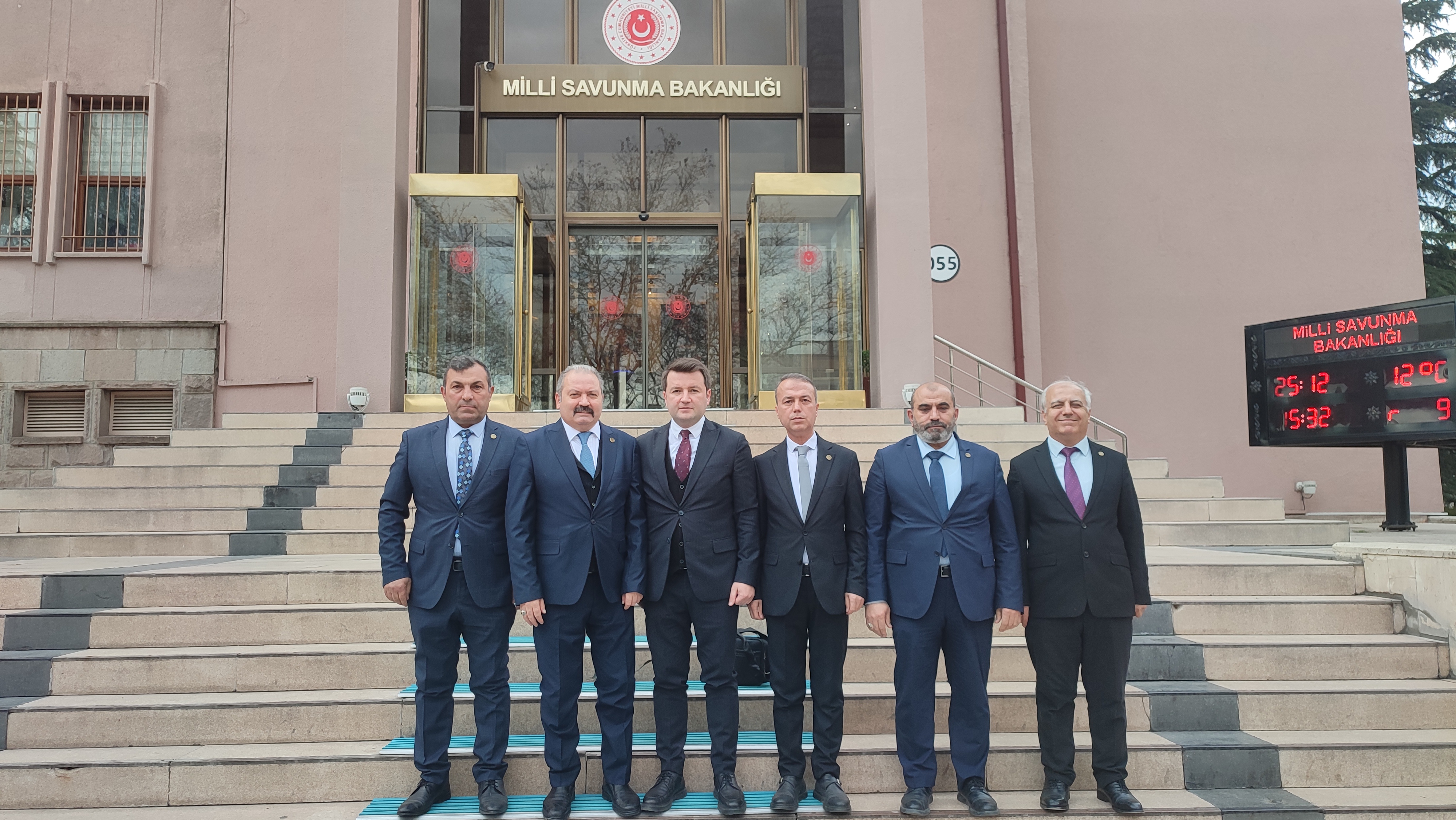Milli Savunma Bakanlığı Personel Genel Md lüğü ,Daire Başkanı Sayın M.Samet Bulat ve yetkililerle Uzman Çavuşların özlük hakları çözümlenmesi gereken konular,Bakanlığın çalıştığı konularla ilgili bir toplantımız icra edilmiştir..